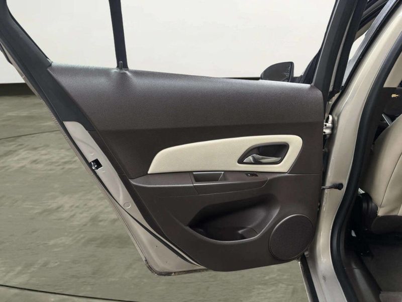 2012 Chevrolet CRUZE 4dr Sedan LTZ - 22995193 - 12