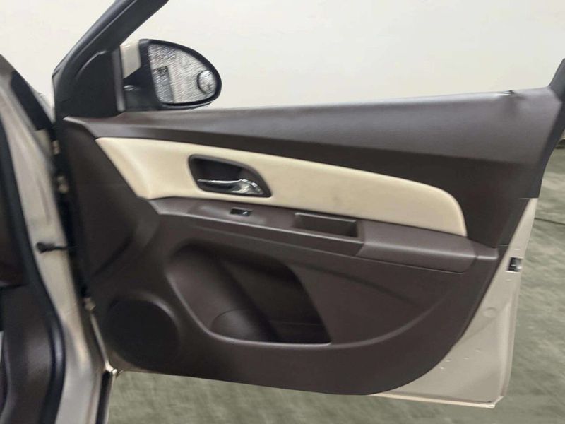 2012 Chevrolet CRUZE 4dr Sedan LTZ - 22995193 - 17