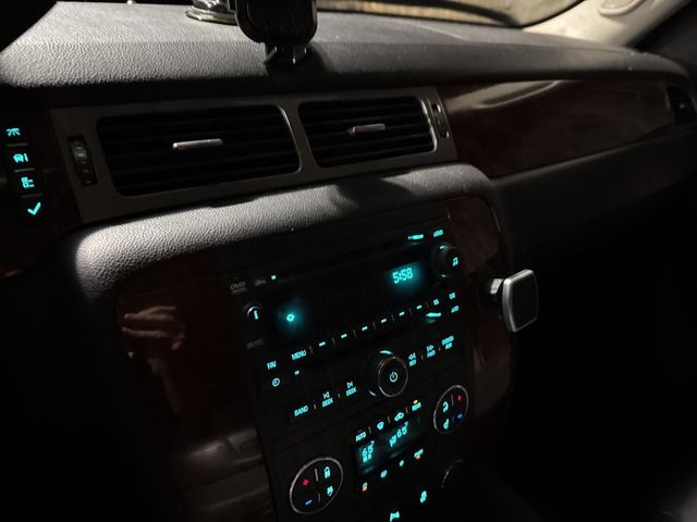 2012 Chevrolet Suburban 4WD 4dr 1500 LT - 22968871 - 11