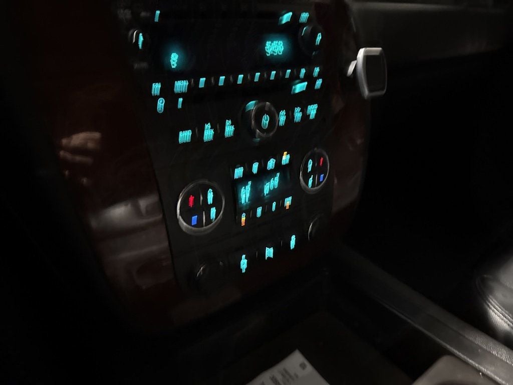 2012 Chevrolet Suburban 4WD 4dr 1500 LT - 22968871 - 12