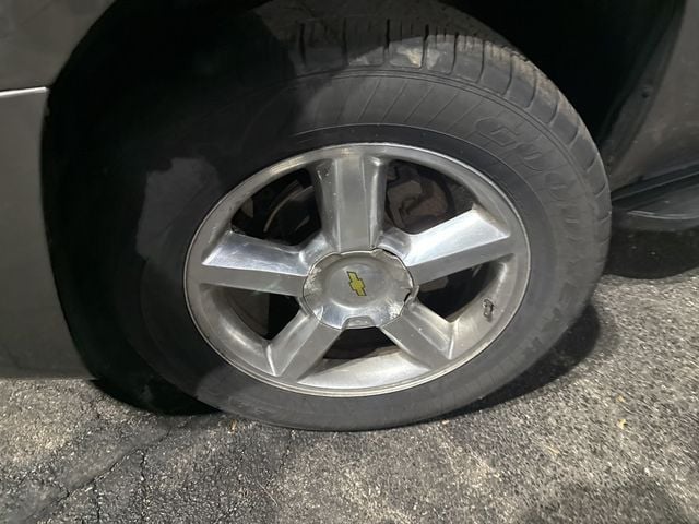 2012 Chevrolet Suburban 4WD 4dr 1500 LT - 22968871 - 1