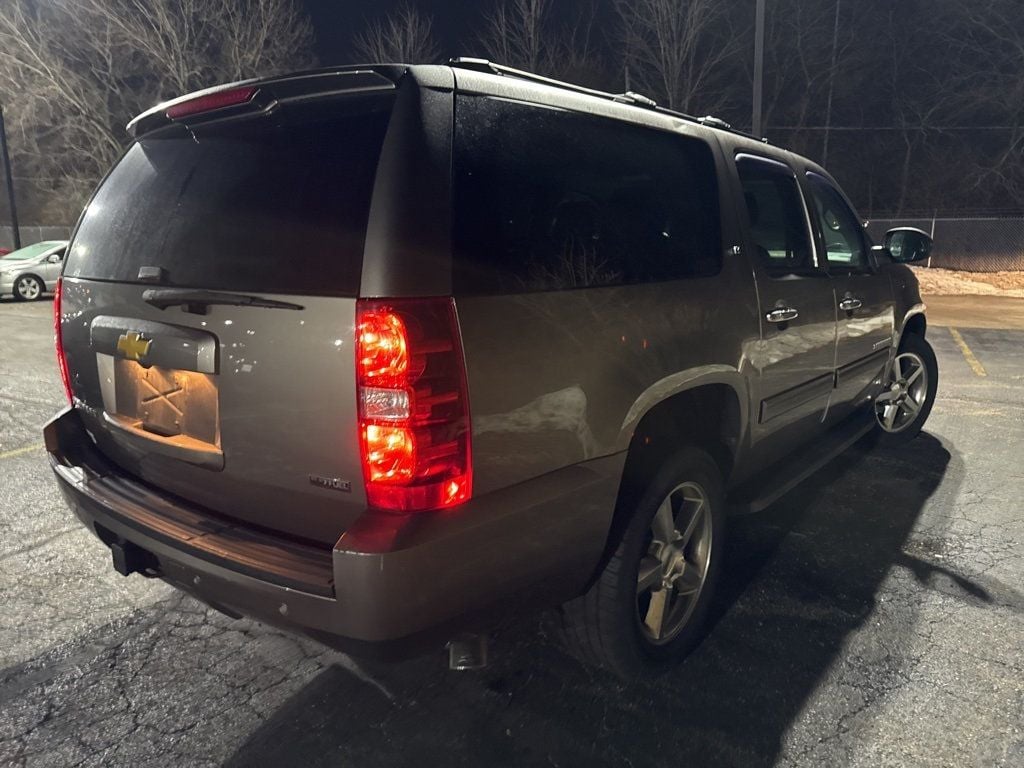 2012 Chevrolet Suburban 4WD 4dr 1500 LT - 22968871 - 4