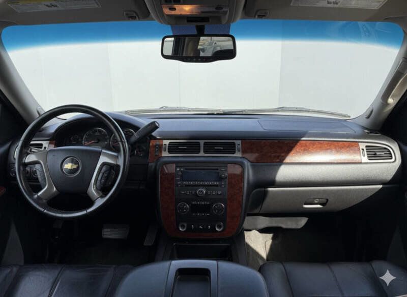 2012 Chevrolet Suburban LT 4x4 4dr SUV - 22913925 - 9