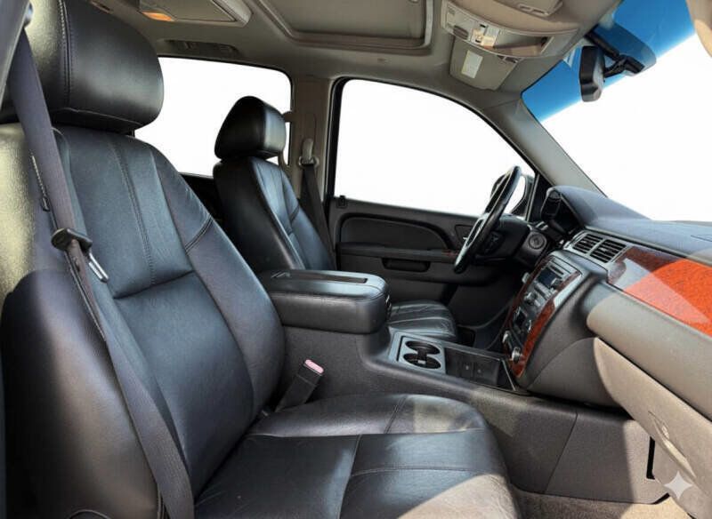 2012 Chevrolet Suburban LT 4x4 4dr SUV - 22913925 - 10