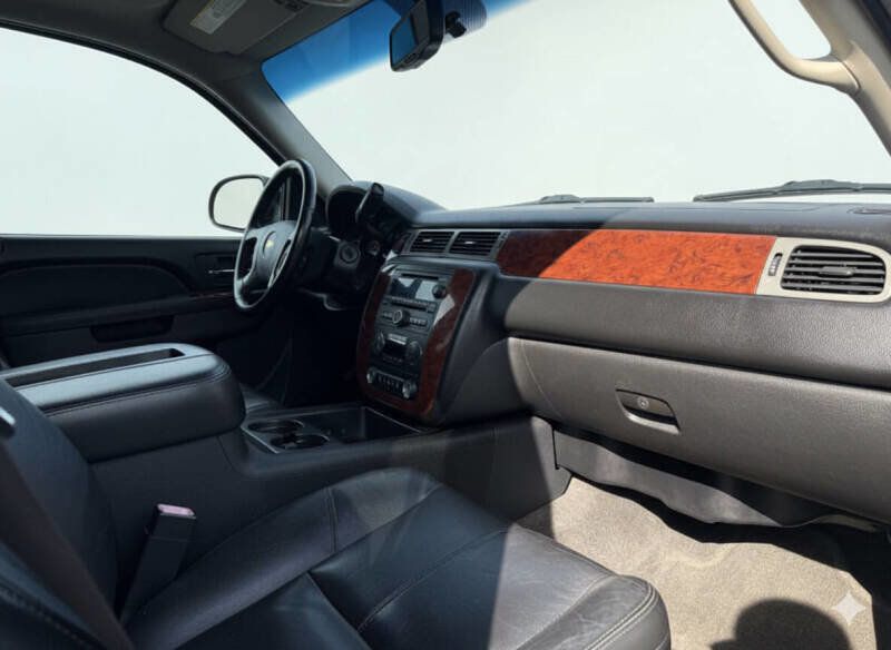 2012 Chevrolet Suburban LT 4x4 4dr SUV - 22913925 - 11