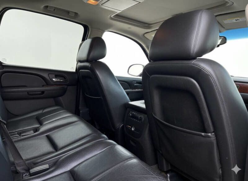 2012 Chevrolet Suburban LT 4x4 4dr SUV - 22913925 - 14
