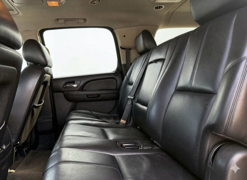 2012 Chevrolet Suburban LT 4x4 4dr SUV - 22913925 - 16