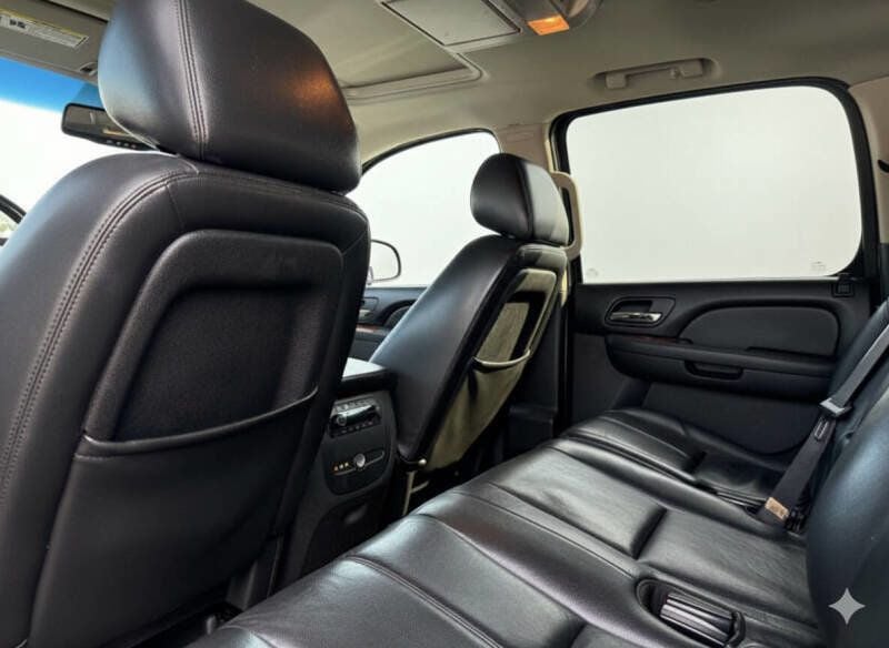 2012 Chevrolet Suburban LT 4x4 4dr SUV - 22913925 - 17