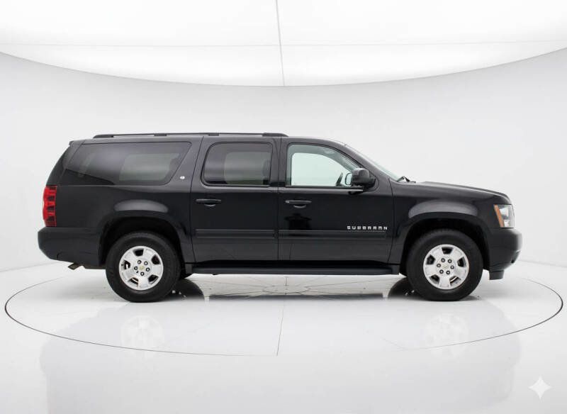 2012 Chevrolet Suburban LT 4x4 4dr SUV - 22913925 - 3