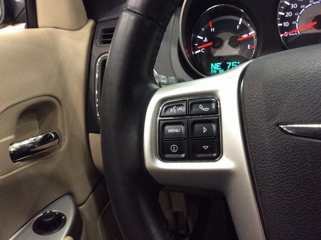 2012 Chrysler 200 Limited photo 14