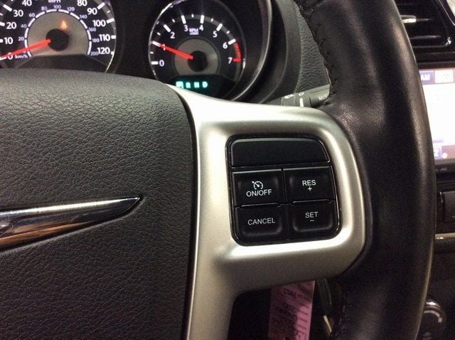 2012 Chrysler 200 Limited photo 15
