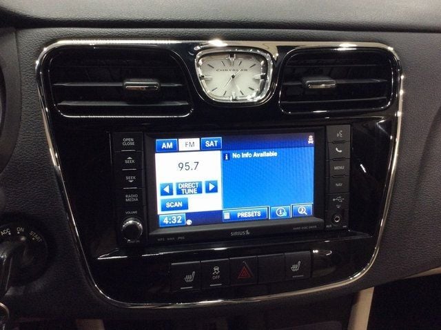 2012 Chrysler 200 Limited photo 16