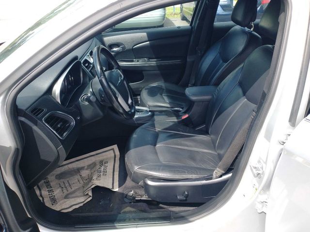 2012 Chrysler 200 4dr Sedan Limited - 23020721 - 9