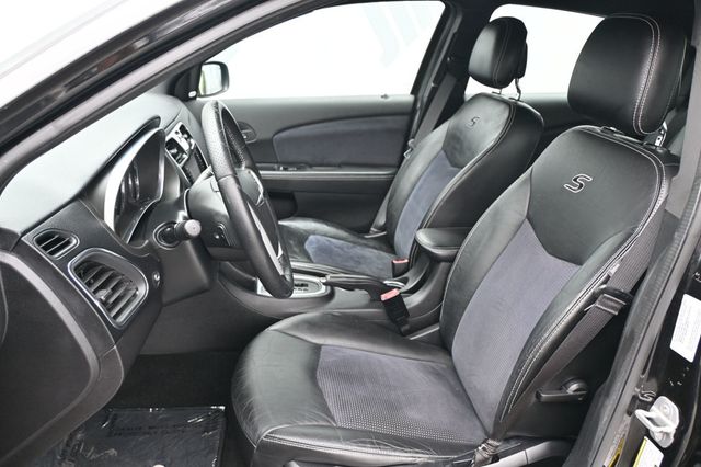 2012 Chrysler 200 Sedan S  - 22859248 - 9