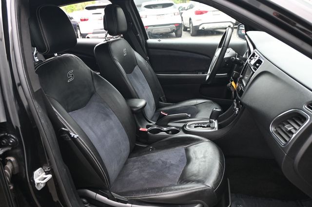 2012 Chrysler 200 Sedan S  - 22859248 - 11