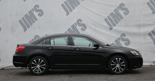 2012 Chrysler 200 Sedan S  - 22859248 - 3