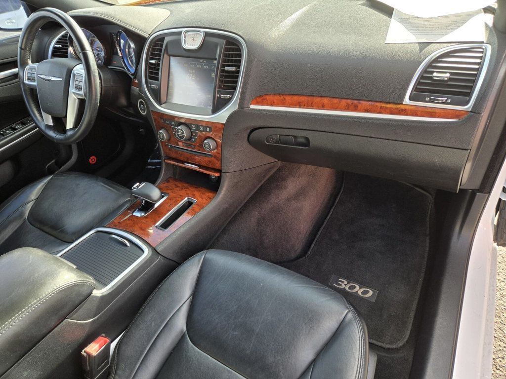 2012 Chrysler 300 4dr Sedan V6 Limited AWD - 22947314 - 12