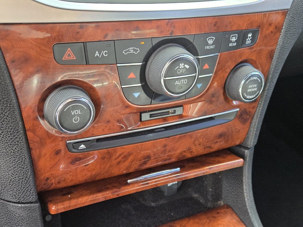 2012 Chrysler 300 4dr Sedan V6 Limited AWD - 22947314 - 18