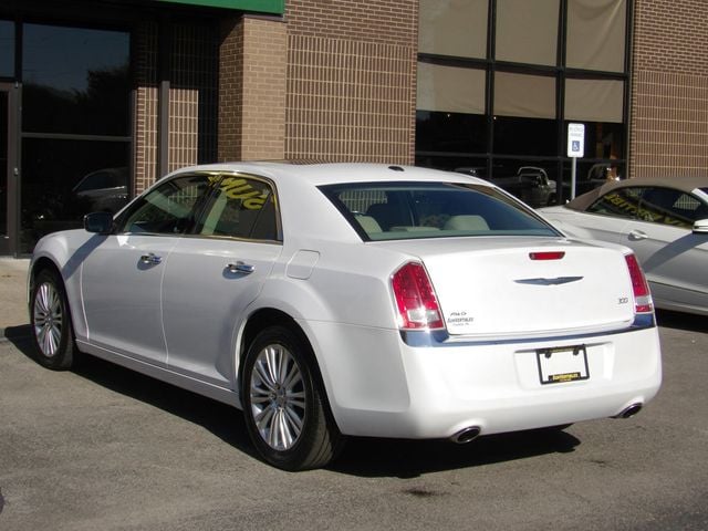 2012 Chrysler 300 Limited photo 11