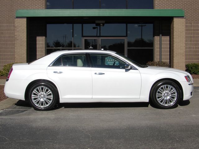 2012 Chrysler 300 Limited photo 3