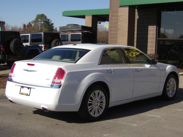 2012 Chrysler 300 Limited photo 9