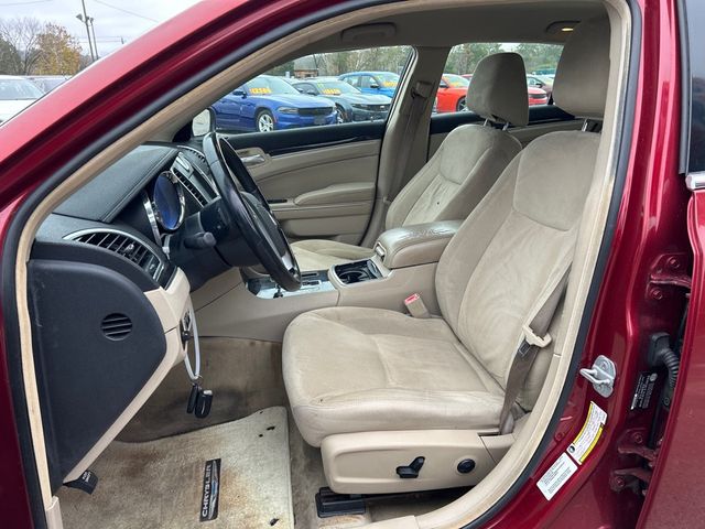 2012 Chrysler 300 4dr Sedan V6 RWD - 22954298 - 7