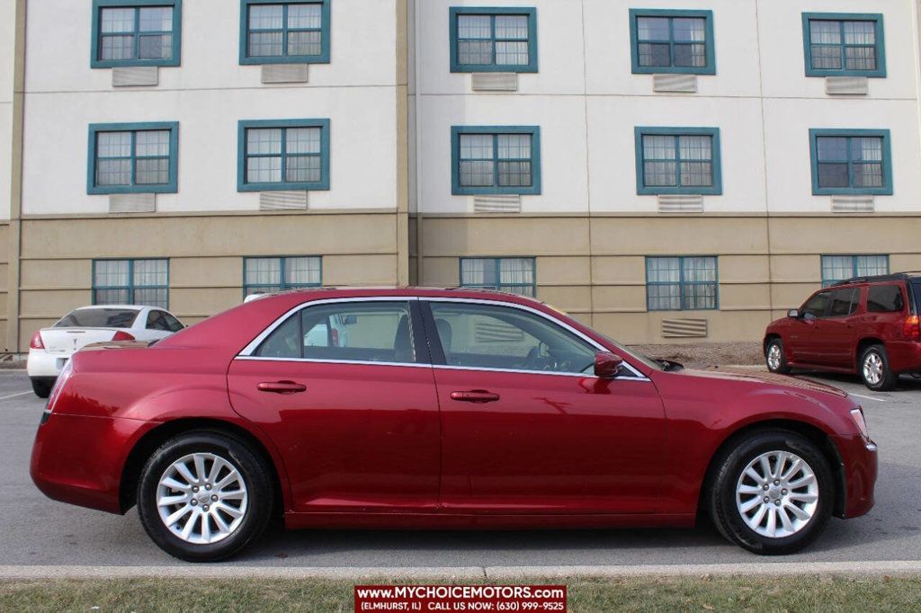 2012 Chrysler 300 4dr Sedan V6 RWD - 22711336 - 4