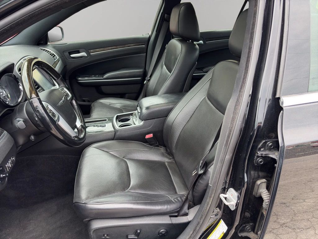 2012 Chrysler 300 4dr Sedan V8 300C AWD - 23003923 - 15