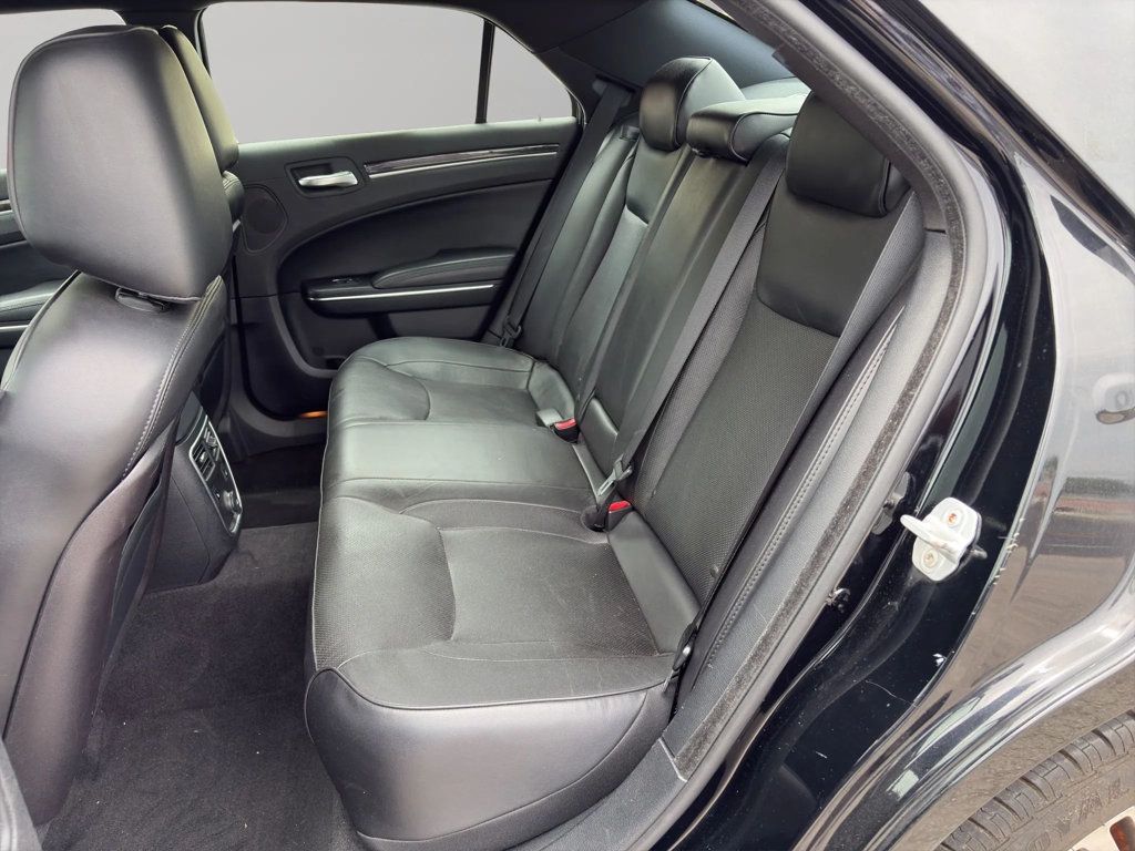 2012 Chrysler 300 4dr Sedan V8 300C AWD - 23003923 - 16
