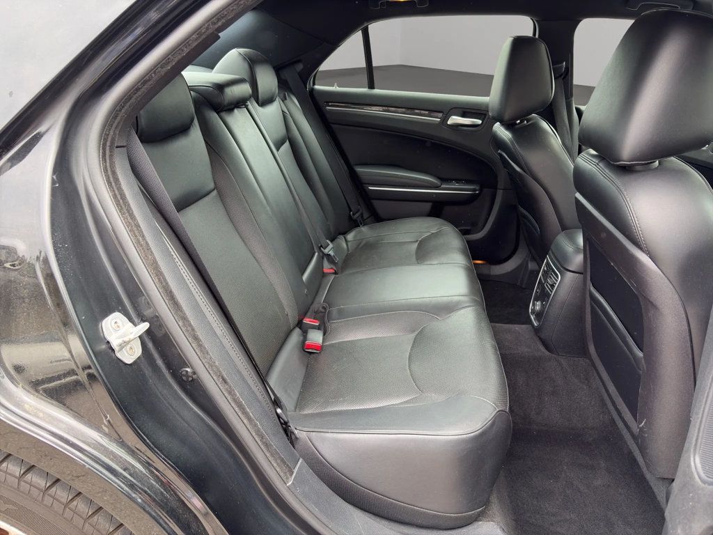 2012 Chrysler 300 4dr Sedan V8 300C AWD - 23003923 - 19