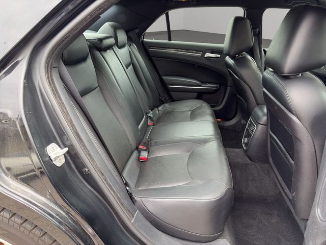 2012 Chrysler 300 4dr Sedan V8 300C AWD - 23003923 - 19