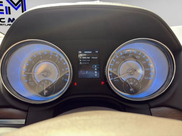 2012 Chrysler 300 4dr Sedan V8 300C Luxury Series RWD - 23020854 - 9
