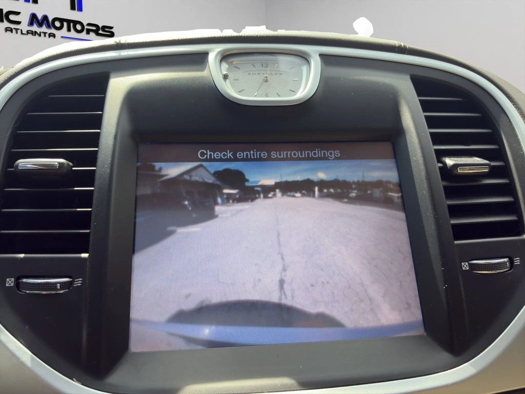2012 Chrysler 300 4dr Sedan V8 300C Luxury Series RWD - 23020854 - 12