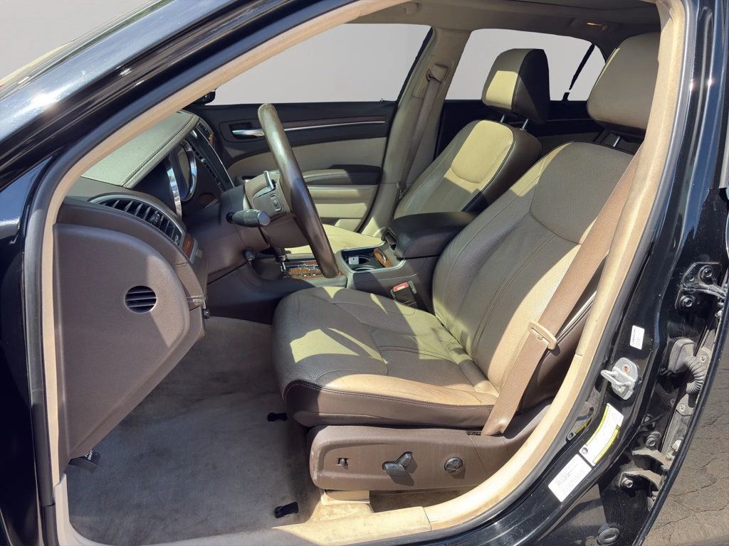 2012 Chrysler 300 4dr Sedan V8 300C Luxury Series RWD - 23020854 - 18