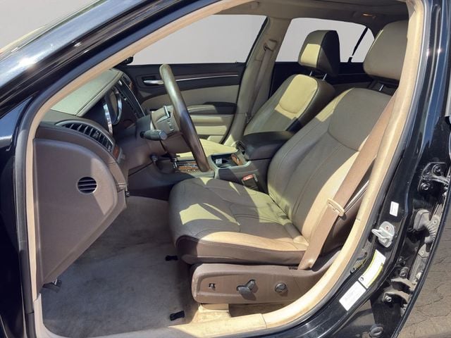 2012 Chrysler 300 4dr Sedan V8 300C Luxury Series RWD - 23020854 - 18