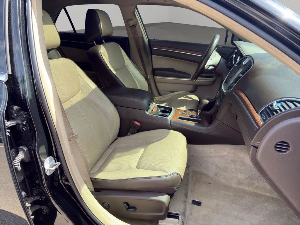 2012 Chrysler 300 4dr Sedan V8 300C Luxury Series RWD - 23020854 - 21