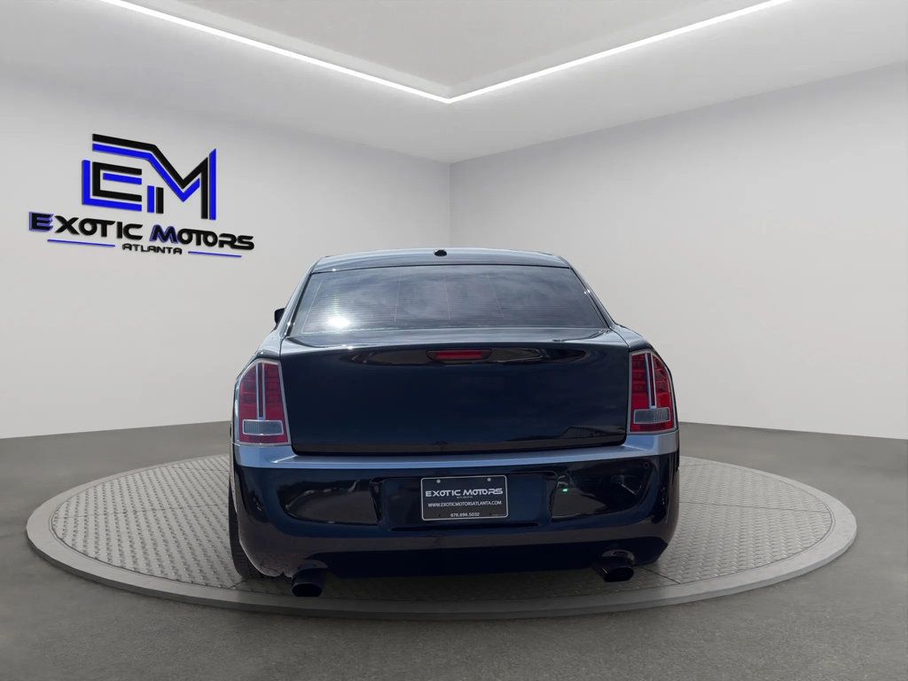 2012 Chrysler 300 4dr Sedan V8 300C Luxury Series RWD - 23020854 - 3