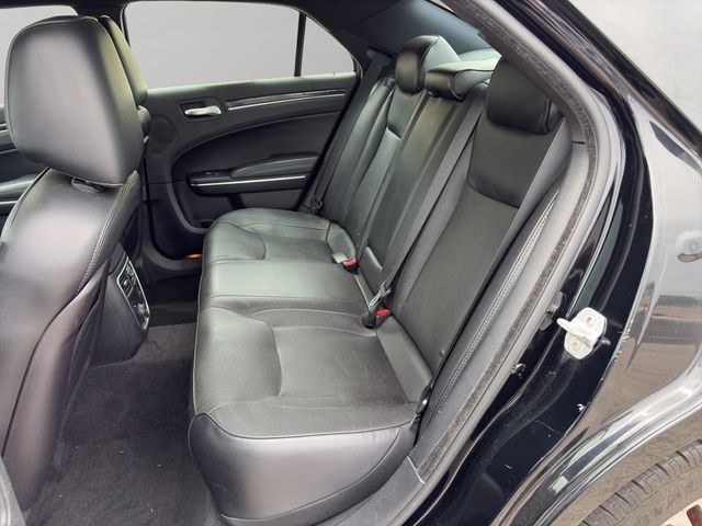 2012 Chrysler 300 V8 ENGINE, PANO ROOF, BACKUP CAM, BLUETOOTH, LEATHER SEATS!!!! - 23003923 - 16
