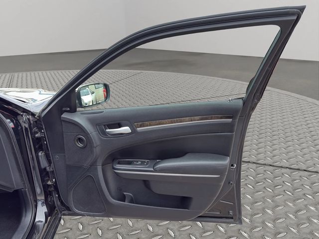 2012 Chrysler 300 V8 ENGINE, PANO ROOF, BACKUP CAM, BLUETOOTH, LEATHER SEATS!!!! - 23003923 - 21