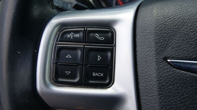 2012 Chrysler Town & Country 3 MONTH WARRANTY , JUST SERVICED , VERY CLEAN INSIDE AND OUT  - 23069418 - 14