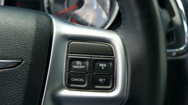 2012 Chrysler Town & Country 3 MONTH WARRANTY , JUST SERVICED , VERY CLEAN INSIDE AND OUT  - 23069418 - 15