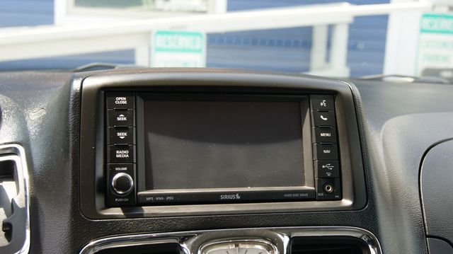 2012 Chrysler Town & Country 3 MONTH WARRANTY , JUST SERVICED , VERY CLEAN INSIDE AND OUT  - 23069418 - 17