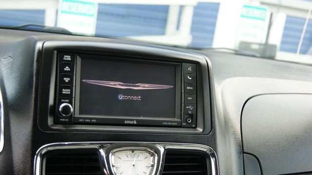 2012 Chrysler Town & Country 3 MONTH WARRANTY , JUST SERVICED , VERY CLEAN INSIDE AND OUT  - 23069418 - 19
