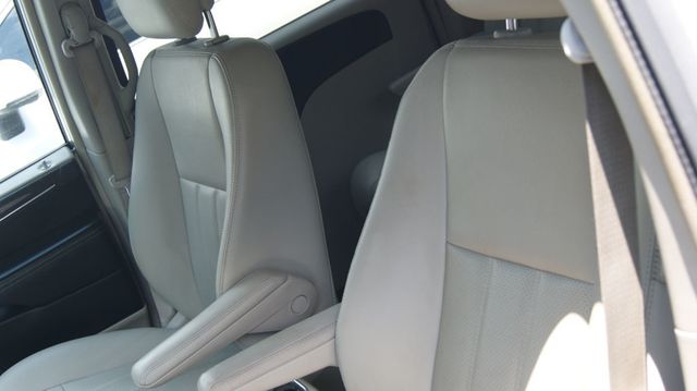 2012 Chrysler Town & Country 3 MONTH WARRANTY , JUST SERVICED , VERY CLEAN INSIDE AND OUT  - 23069418 - 26