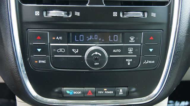 2012 Chrysler Town & Country 3 MONTH WARRANTY , JUST SERVICED , VERY CLEAN INSIDE AND OUT  - 23069418 - 28