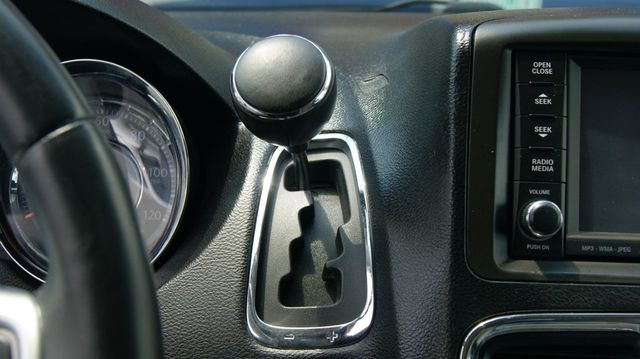 2012 Chrysler Town & Country 3 MONTH WARRANTY , JUST SERVICED , VERY CLEAN INSIDE AND OUT  - 23069418 - 29