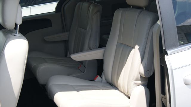 2012 Chrysler Town & Country 3 MONTH WARRANTY , JUST SERVICED , VERY CLEAN INSIDE AND OUT  - 23069418 - 33