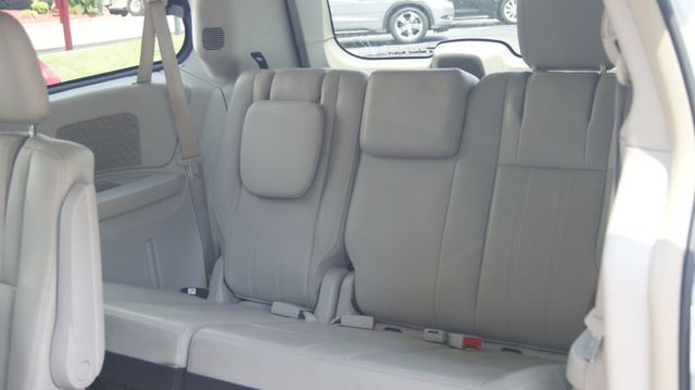 2012 Chrysler Town & Country 3 MONTH WARRANTY , JUST SERVICED , VERY CLEAN INSIDE AND OUT  - 23069418 - 35