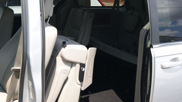 2012 Chrysler Town & Country 3 MONTH WARRANTY , JUST SERVICED , VERY CLEAN INSIDE AND OUT  - 23069418 - 36
