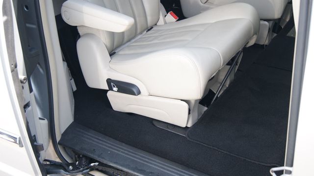 2012 Chrysler Town & Country 3 MONTH WARRANTY , JUST SERVICED , VERY CLEAN INSIDE AND OUT  - 23069418 - 45